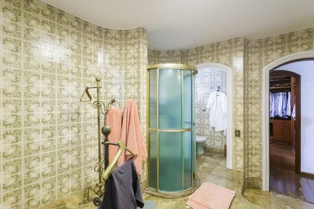 Casa à venda com 500m², 4 quartos e 4 vagas Casa à venda com 500m², 4 quartos e 4 vagasBanheiro da Suíte 2