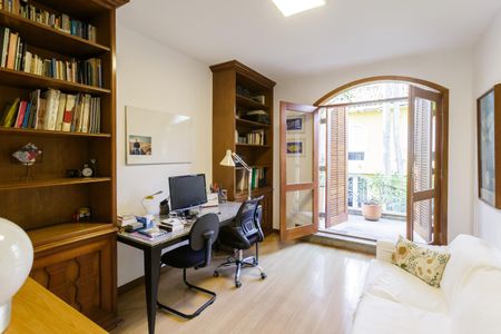 Casa à venda com 500m², 4 quartos e 4 vagas Casa à venda com 500m², 4 quartos e 4 vagasQuarto 1