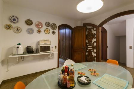 Casa à venda com 500m², 4 quartos e 4 vagas Casa à venda com 500m², 4 quartos e 4 vagasCopa