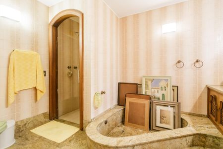 Casa à venda com 500m², 4 quartos e 4 vagas Casa à venda com 500m², 4 quartos e 4 vagasBanheiro da Suíte 1
