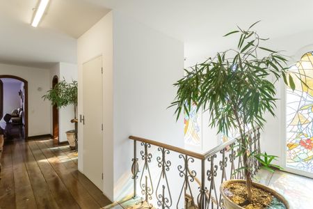 Casa à venda com 500m², 4 quartos e 4 vagas Casa à venda com 500m², 4 quartos e 4 vagasCorredor