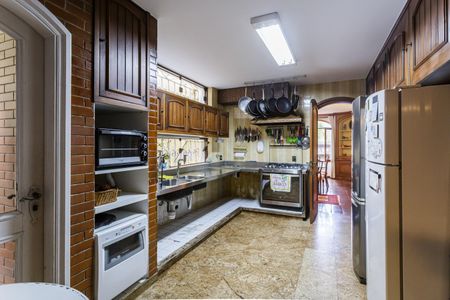 Casa à venda com 500m², 4 quartos e 4 vagas Casa à venda com 500m², 4 quartos e 4 vagasCozinha