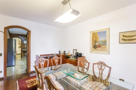 Casa à venda com 500m², 4 quartos e 4 vagas Casa à venda com 500m², 4 quartos e 4 vagasSala de Jantar