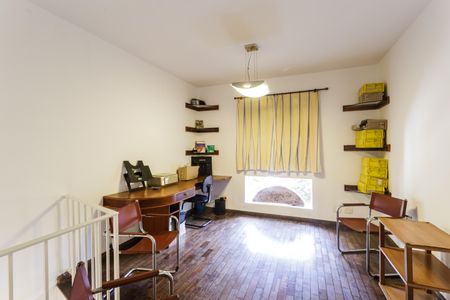Casa à venda com 500m², 4 quartos e 4 vagas Casa à venda com 500m², 4 quartos e 4 vagasAnexo