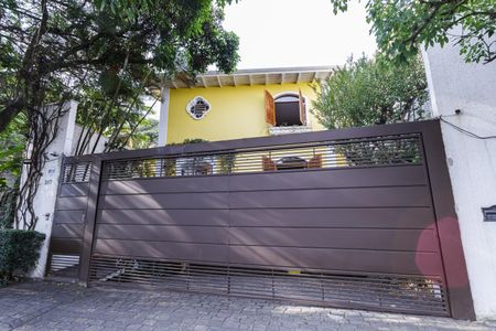 Casa à venda com 500m², 4 quartos e 4 vagas Casa à venda com 500m², 4 quartos e 4 vagasFachada