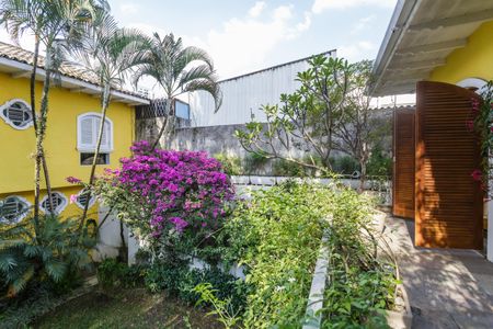 Casa à venda com 500m², 4 quartos e 4 vagas Casa à venda com 500m², 4 quartos e 4 vagasVaranda