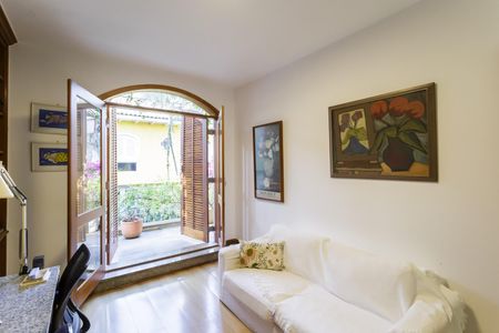 Casa à venda com 500m², 4 quartos e 4 vagas Casa à venda com 500m², 4 quartos e 4 vagasQuarto 1