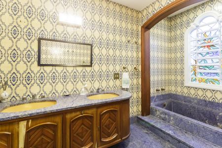 Casa à venda com 500m², 4 quartos e 4 vagas Casa à venda com 500m², 4 quartos e 4 vagasBanheiro Social