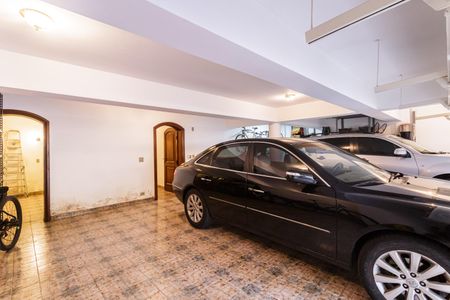 Casa à venda com 500m², 4 quartos e 4 vagas Casa à venda com 500m², 4 quartos e 4 vagasGaragem