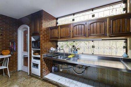 Casa à venda com 500m², 4 quartos e 4 vagas Casa à venda com 500m², 4 quartos e 4 vagasCozinha