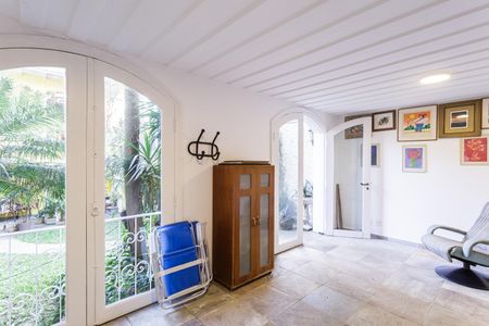 Casa à venda com 500m², 4 quartos e 4 vagas Casa à venda com 500m², 4 quartos e 4 vagasAnexo