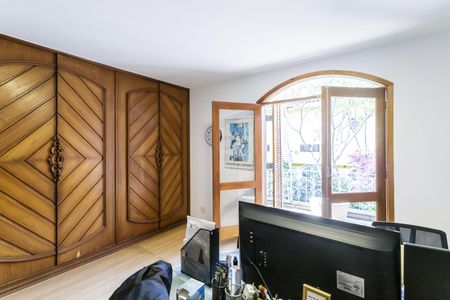 Casa à venda com 500m², 4 quartos e 4 vagas Casa à venda com 500m², 4 quartos e 4 vagasQuarto 2