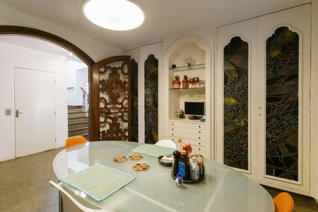 Casa à venda com 500m², 4 quartos e 4 vagas Casa à venda com 500m², 4 quartos e 4 vagasCopa