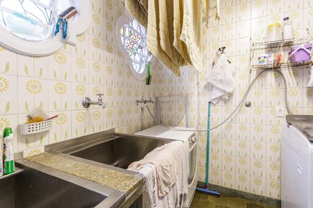 Casa à venda com 500m², 4 quartos e 4 vagas Casa à venda com 500m², 4 quartos e 4 vagasÁrea de Serviço