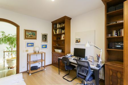 Casa à venda com 500m², 4 quartos e 4 vagas Casa à venda com 500m², 4 quartos e 4 vagasQuarto 1