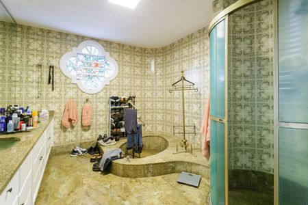 Casa à venda com 500m², 4 quartos e 4 vagas Casa à venda com 500m², 4 quartos e 4 vagasBanheiro da Suíte 2