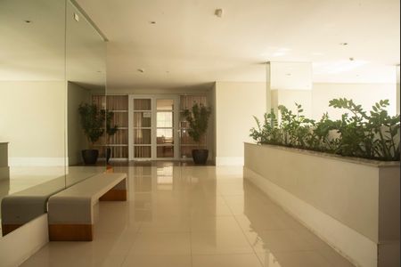 Apartamento à venda com 115m², 2 quartos e 2 vagasHall social