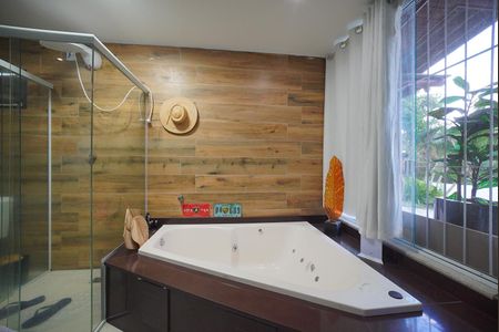 Banheira da Suíte de casa de condomínio para alugar com 2 quartos, 1053m² em Ingleses do Rio Vermelho, Florianópolis