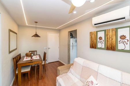 Sala de apartamento para alugar com 2 quartos, 65m² em Parada de Lucas, Rio de Janeiro