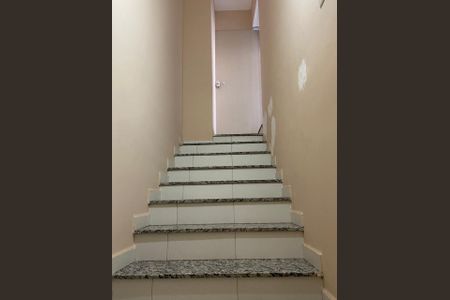 Apartamento à venda com 86m², 2 quartos e 2 vagasEscada