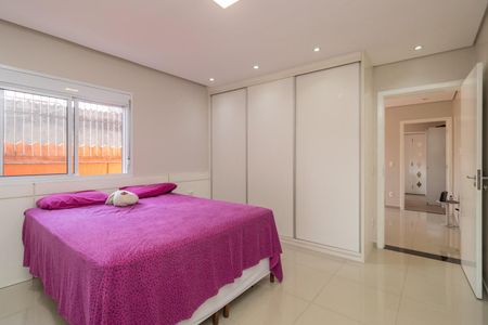 Casa à venda com 350m², 4 quartos e 3 vagas Casa à venda com 350m², 4 quartos e 3 vagasQuarto