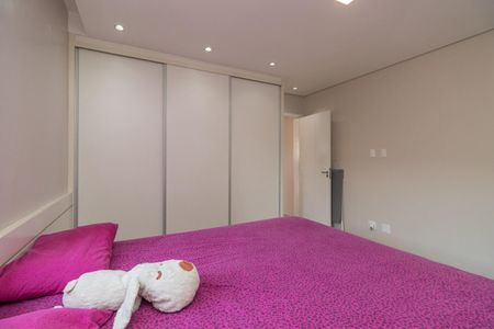 Casa à venda com 350m², 4 quartos e 3 vagas Casa à venda com 350m², 4 quartos e 3 vagasQuarto