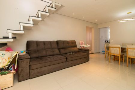Casa à venda com 350m², 4 quartos e 3 vagas Casa à venda com 350m², 4 quartos e 3 vagasSala