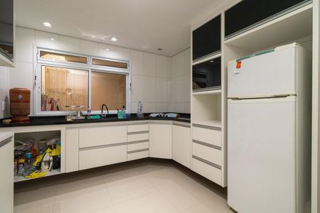 Casa à venda com 350m², 4 quartos e 3 vagas Casa à venda com 350m², 4 quartos e 3 vagasCasa 2 - Cozinha