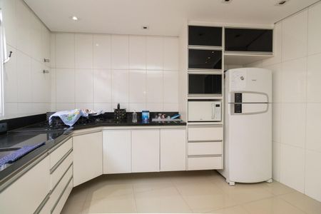 Casa à venda com 350m², 4 quartos e 3 vagas Casa à venda com 350m², 4 quartos e 3 vagasCozinha