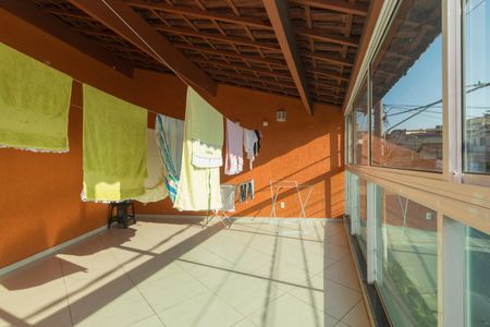 Casa à venda com 350m², 4 quartos e 3 vagas Casa à venda com 350m², 4 quartos e 3 vagasCobertura