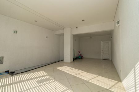 Casa à venda com 350m², 4 quartos e 3 vagas Casa à venda com 350m², 4 quartos e 3 vagasÁrea comum