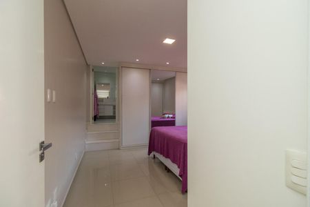 Casa à venda com 350m², 4 quartos e 3 vagas Casa à venda com 350m², 4 quartos e 3 vagasQuarto