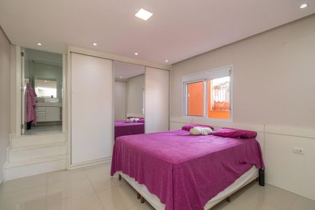 Casa à venda com 350m², 4 quartos e 3 vagas Casa à venda com 350m², 4 quartos e 3 vagasQuarto