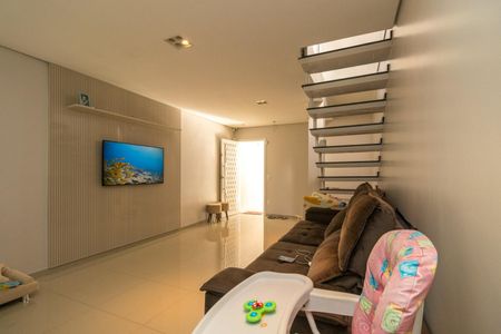 Casa à venda com 350m², 4 quartos e 3 vagas Casa à venda com 350m², 4 quartos e 3 vagasSala