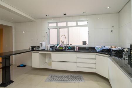 Casa à venda com 350m², 4 quartos e 3 vagas Casa à venda com 350m², 4 quartos e 3 vagasCozinha