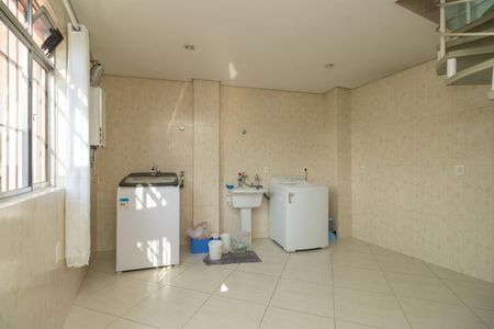 Casa à venda com 350m², 4 quartos e 3 vagas Casa à venda com 350m², 4 quartos e 3 vagasÁrea de serviço