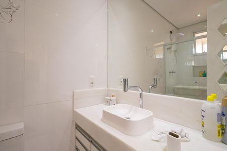 Casa à venda com 350m², 4 quartos e 3 vagas Casa à venda com 350m², 4 quartos e 3 vagasBanheiro social