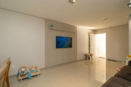 Casa à venda com 350m², 4 quartos e 3 vagas Casa à venda com 350m², 4 quartos e 3 vagasSala