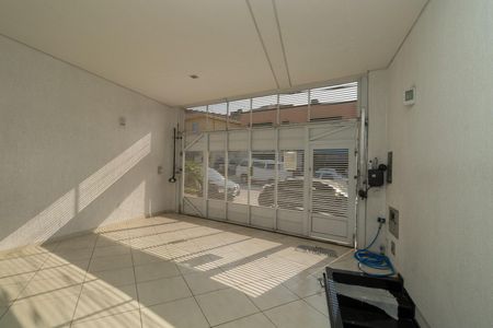 Casa à venda com 350m², 4 quartos e 3 vagas Casa à venda com 350m², 4 quartos e 3 vagasÁrea comum