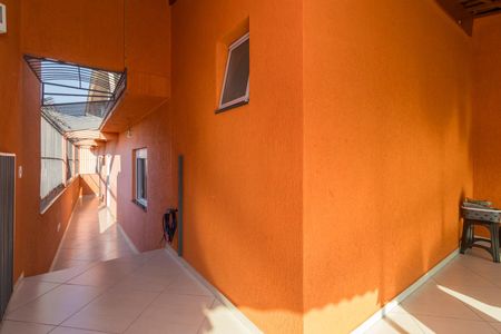 Casa à venda com 350m², 4 quartos e 3 vagas Casa à venda com 350m², 4 quartos e 3 vagasCorredor