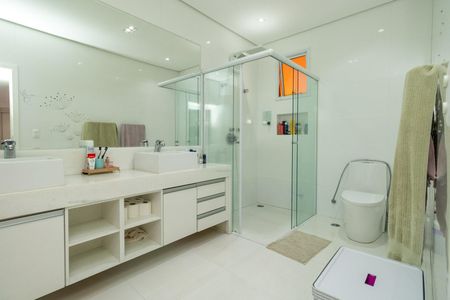 Casa à venda com 350m², 4 quartos e 3 vagas Casa à venda com 350m², 4 quartos e 3 vagasBanheiro da Suíte
