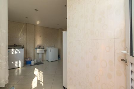 Casa à venda com 350m², 4 quartos e 3 vagas Casa à venda com 350m², 4 quartos e 3 vagasÁrea de serviço