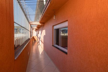 Casa à venda com 350m², 4 quartos e 3 vagas Casa à venda com 350m², 4 quartos e 3 vagasCorredor