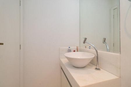 Casa à venda com 350m², 4 quartos e 3 vagas Casa à venda com 350m², 4 quartos e 3 vagasLavabo