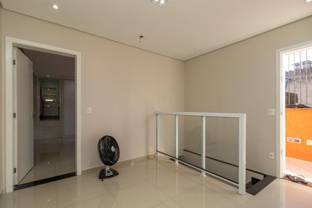 Casa à venda com 350m², 4 quartos e 3 vagas Casa à venda com 350m², 4 quartos e 3 vagasCobertura