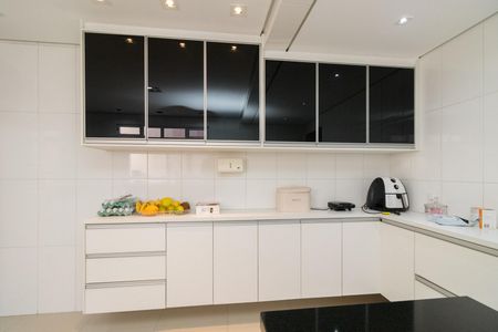 Casa à venda com 350m², 4 quartos e 3 vagas Casa à venda com 350m², 4 quartos e 3 vagasCozinha