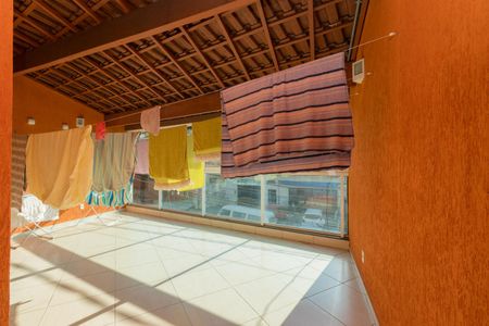 Casa à venda com 350m², 4 quartos e 3 vagas Casa à venda com 350m², 4 quartos e 3 vagasCorredor