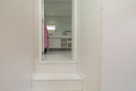 Casa à venda com 350m², 4 quartos e 3 vagas Casa à venda com 350m², 4 quartos e 3 vagasSuíte