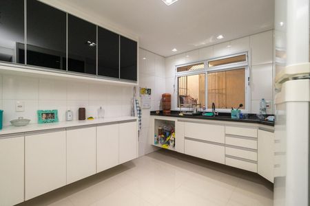 Casa à venda com 350m², 4 quartos e 3 vagas Casa à venda com 350m², 4 quartos e 3 vagasCasa 2 - Cozinha