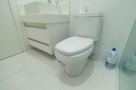 Casa à venda com 350m², 4 quartos e 3 vagas Casa à venda com 350m², 4 quartos e 3 vagasCasa 2 - Banheiro social